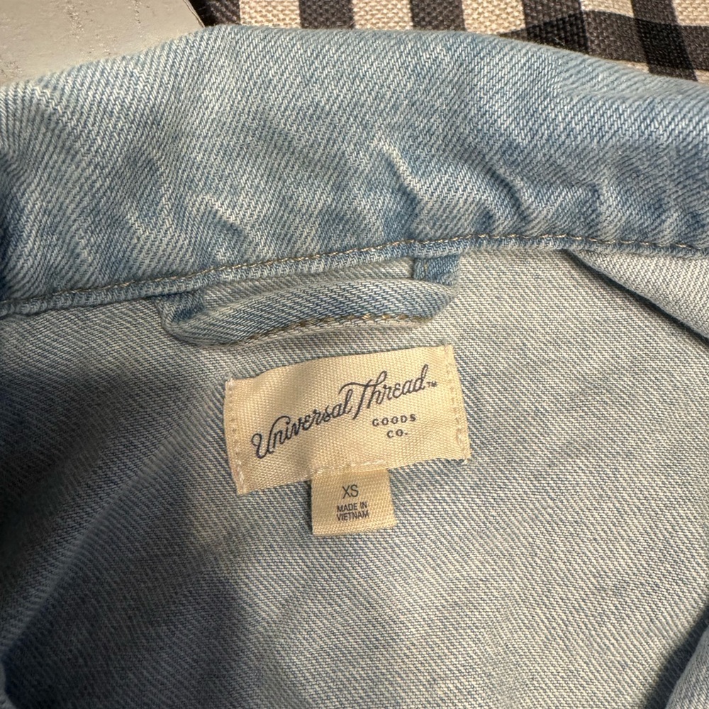 Universal Thread Light Wash Denim Jacket - Picture 2 of 4